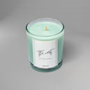 Bougie parfumée artisanale suisse Sakura parfum Thé Vert, collection Hanami, présentée en verre pastel vert – fabrication artisanale en Suisse avec cire de soja naturelle.